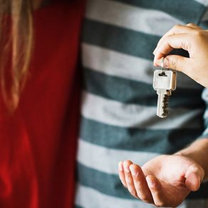 couple-buying-a-new-home-and-receiving-the-keys-1168x550